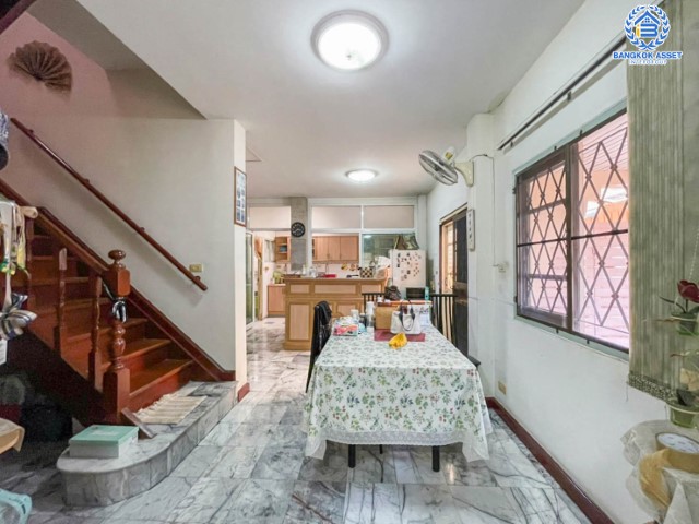 *****ทาวน์เฮ้าส์มือสองย่านกรุงเทพมหานคร ม.ซื่อตรง39 สุขาภิบาล 1 หลังมุม! เนื้อที่กว้างขวางสุดขีดถึง 30 ตร.ว. ฟังก์ชัน 3 ห้องนอน 2 ห้องน้ำ 1 ที่จอดรถ บ้านสภาพดี พื้นที่ใช้สอยเยอะ บนทำเลศักยภาพเชื่อมต่อถ.นวมินทร์, ถ.รัชดา-รามอินทรา, ถ.กาญนาภิเษก ในราคาดีสุดในย่าน!